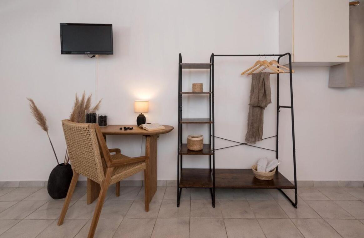 Kanelis Studios & Suites Mytakas Bagian luar foto