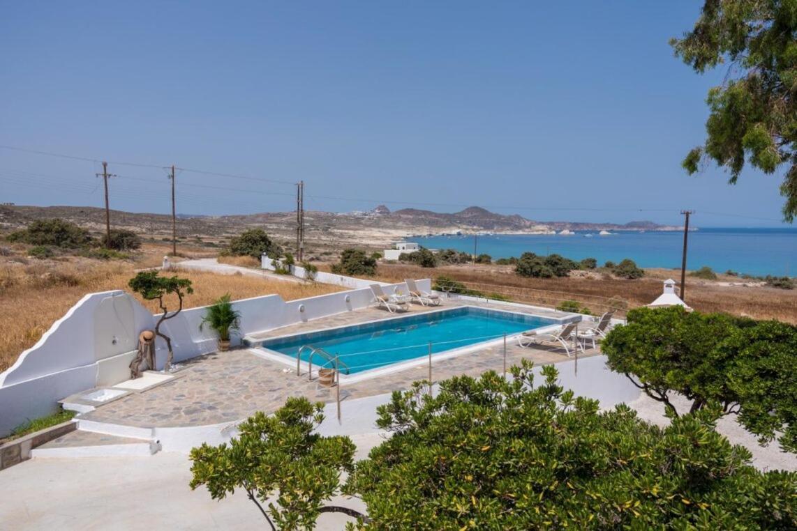 Kanelis Studios & Suites Mytakas Bagian luar foto