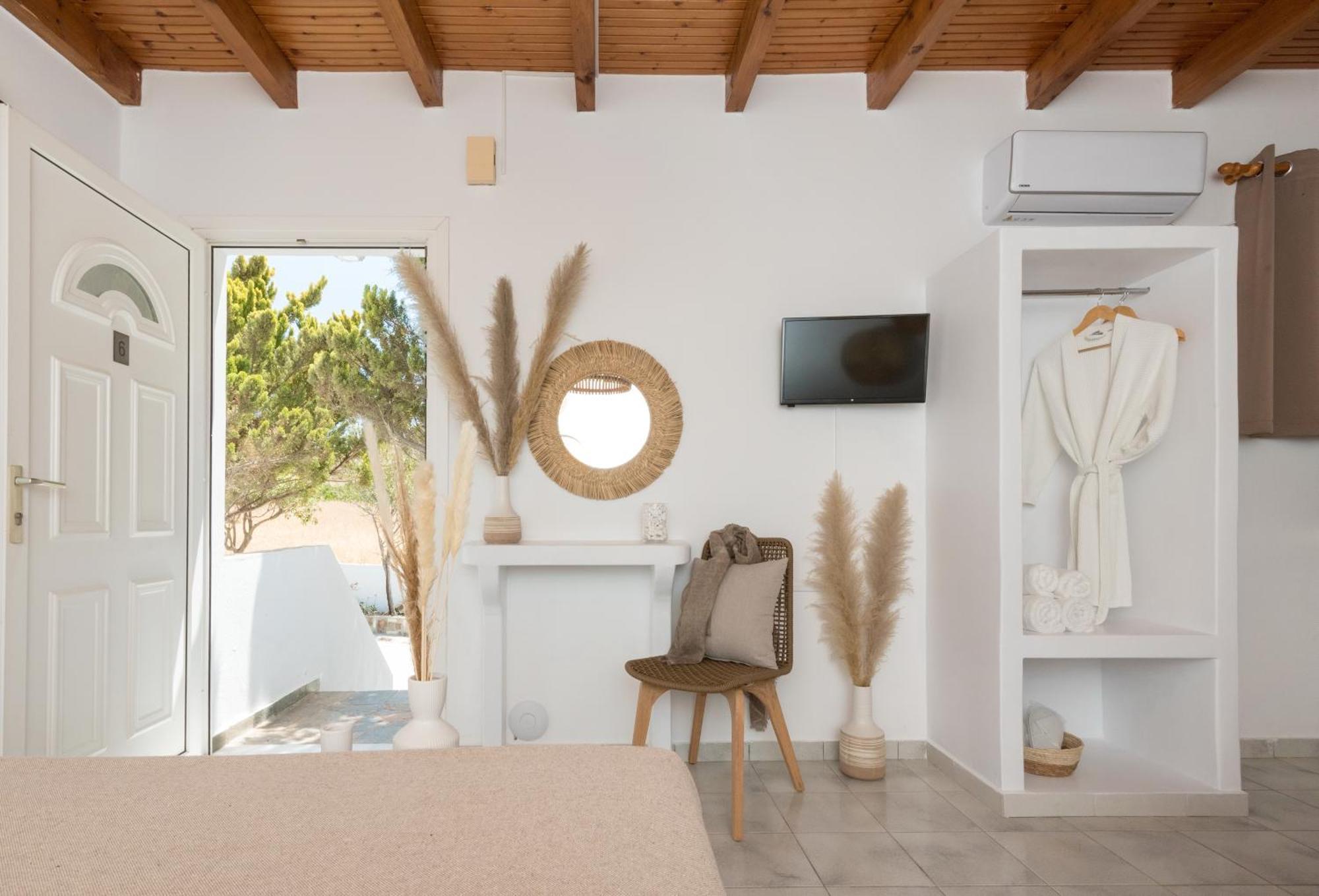 Kanelis Studios & Suites Mytakas Bagian luar foto