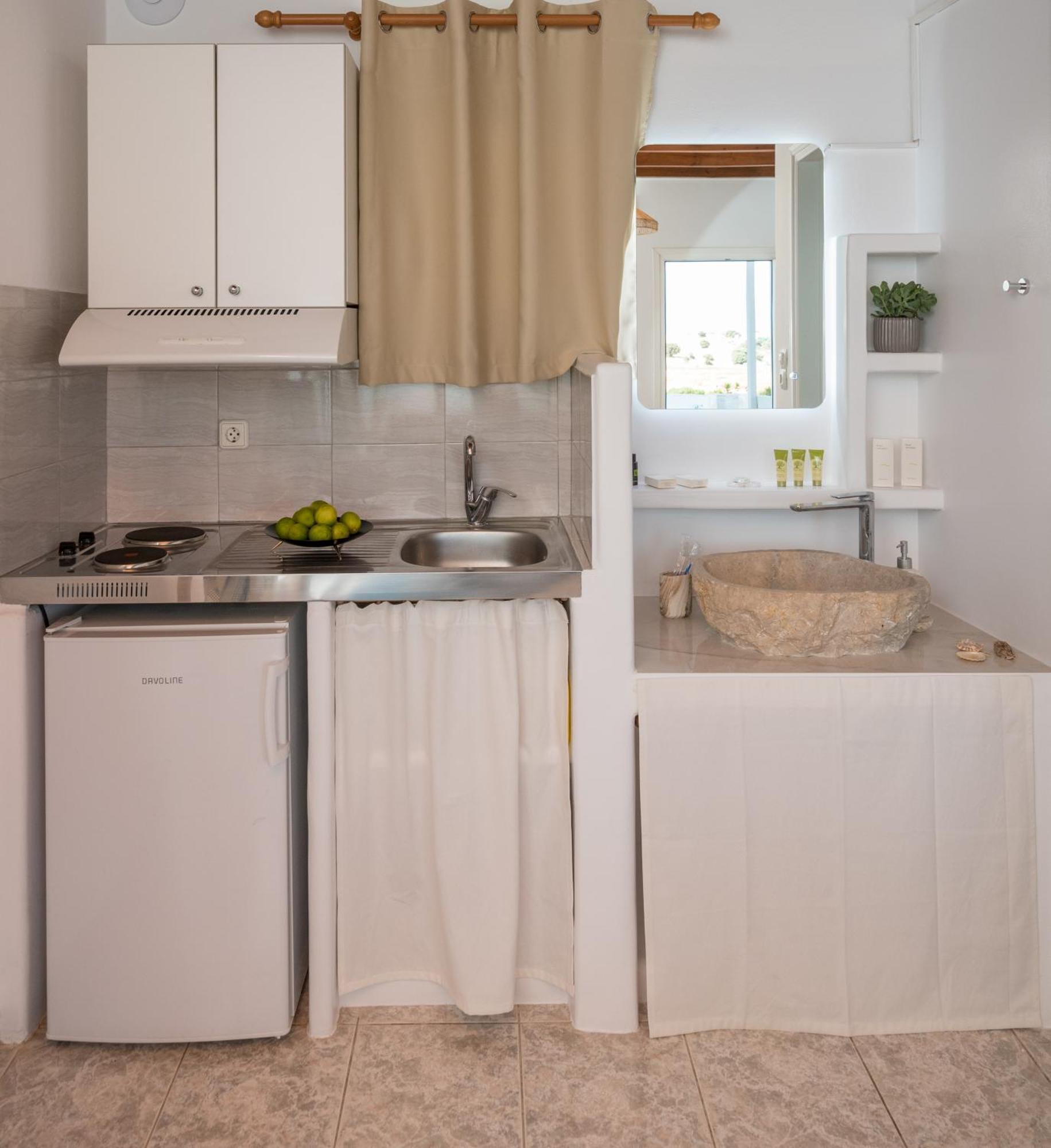 Kanelis Studios & Suites Mytakas Bagian luar foto