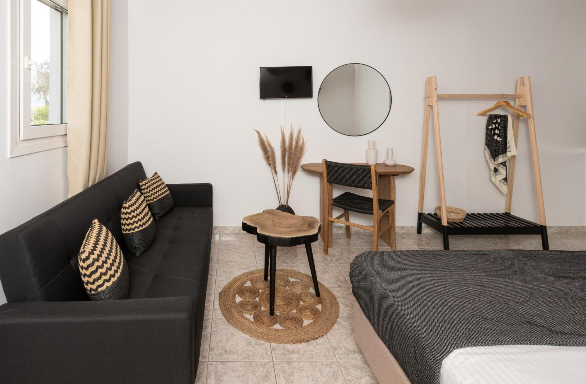 Kanelis Studios & Suites Mytakas Bagian luar foto