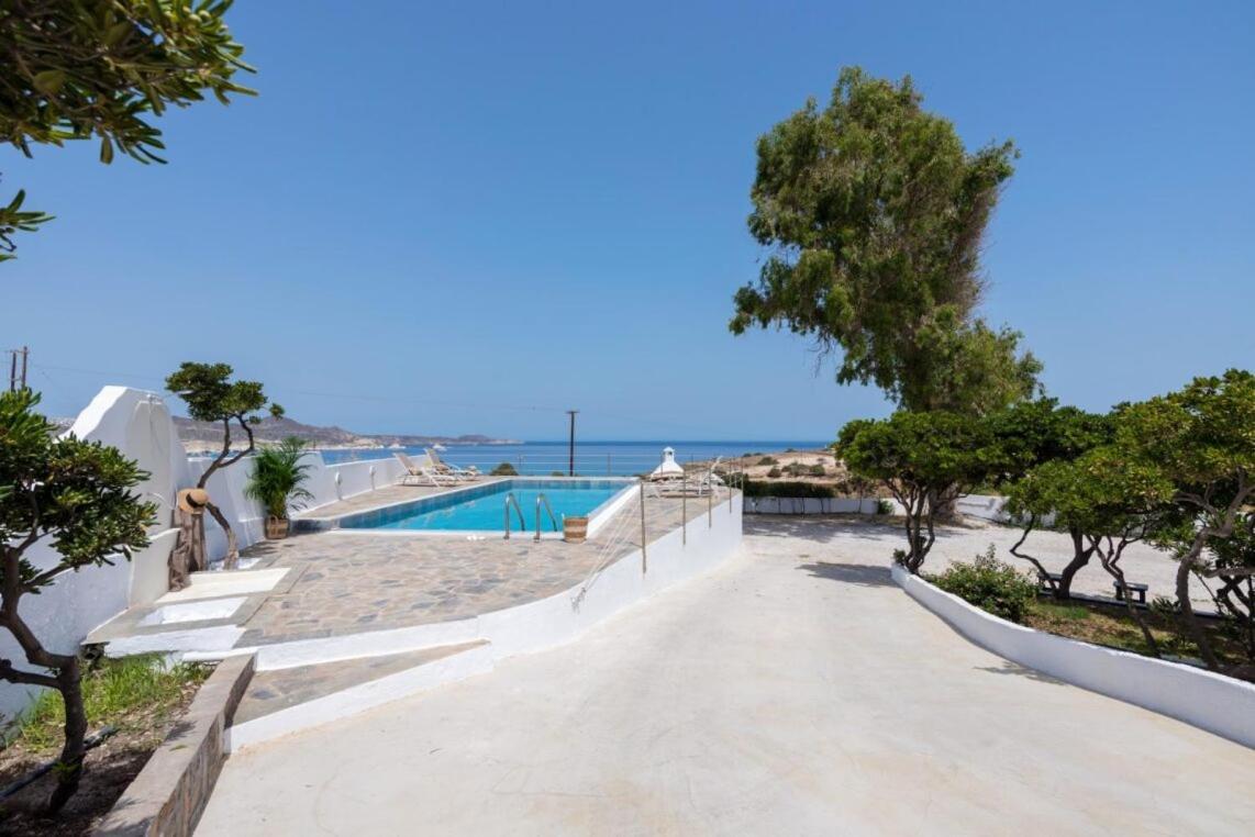 Kanelis Studios & Suites Mytakas Bagian luar foto