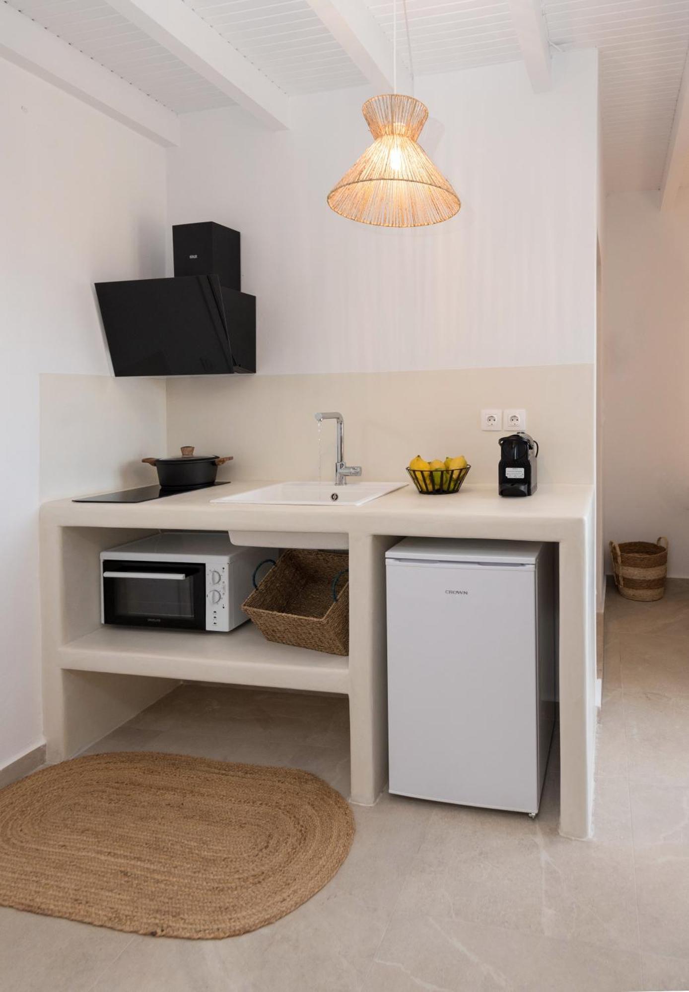 Kanelis Studios & Suites Mytakas Bagian luar foto