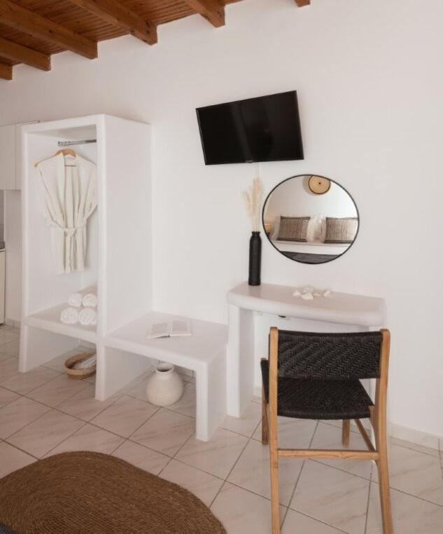 Kanelis Studios & Suites Mytakas Bagian luar foto