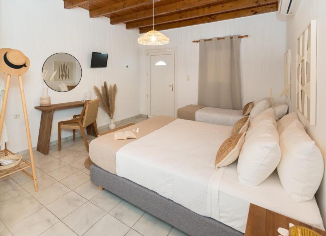 Kanelis Studios & Suites Mytakas Bagian luar foto