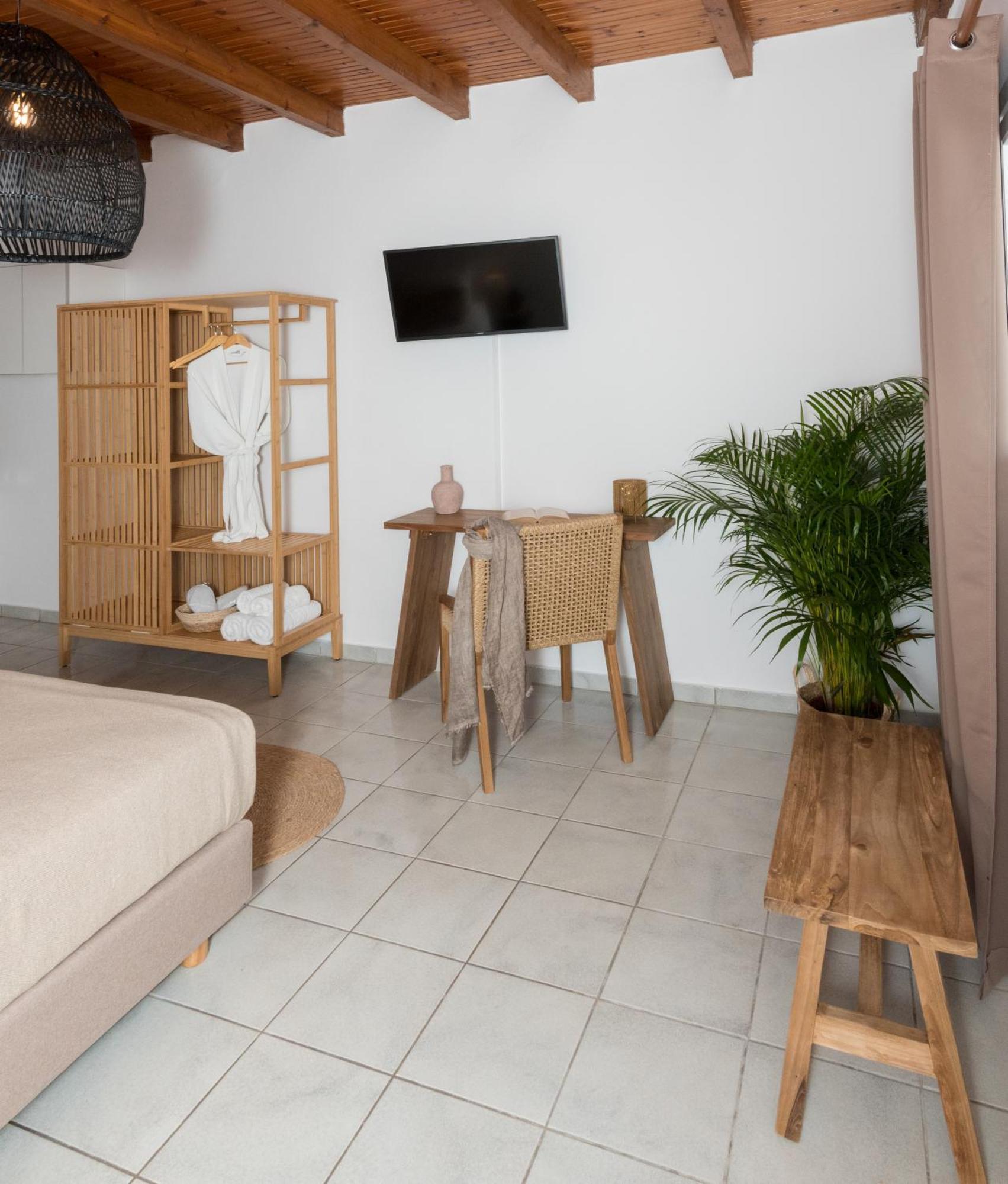 Kanelis Studios & Suites Mytakas Bagian luar foto